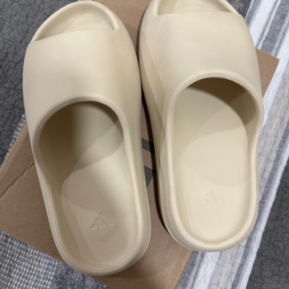 Adidas yeezy slides - Picture 4 of 6